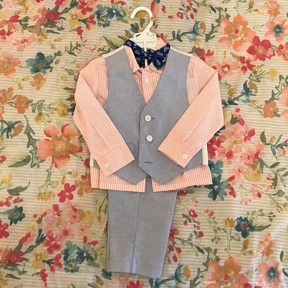 Izod Other - BNWT Izod 2T Boys pineapple bow tie, pink check shirt w/matching vest & pants.
